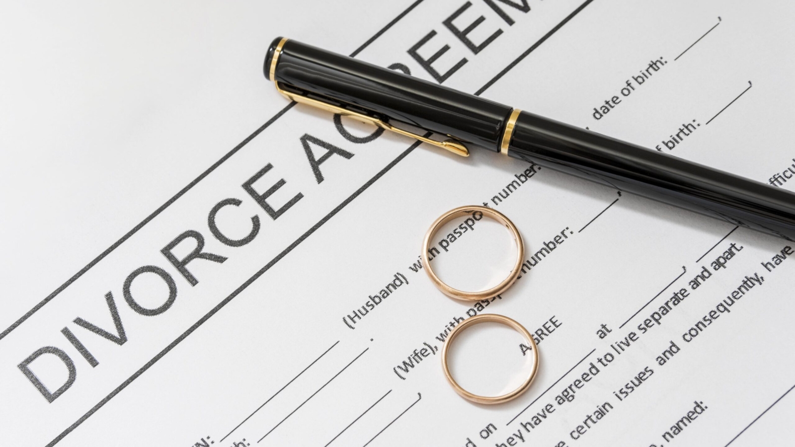 divorce-agreement-with-golden-rings